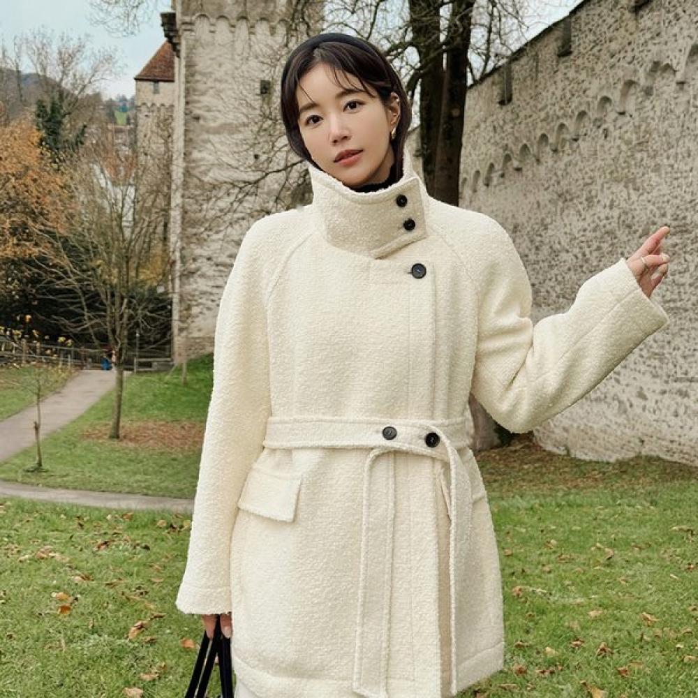 On On Boucle High Neck Mid Length Coat New4wha23 NAVY2/55
On On Boucle High Neck Mid Length Coat New4wha23 NAVY2/55