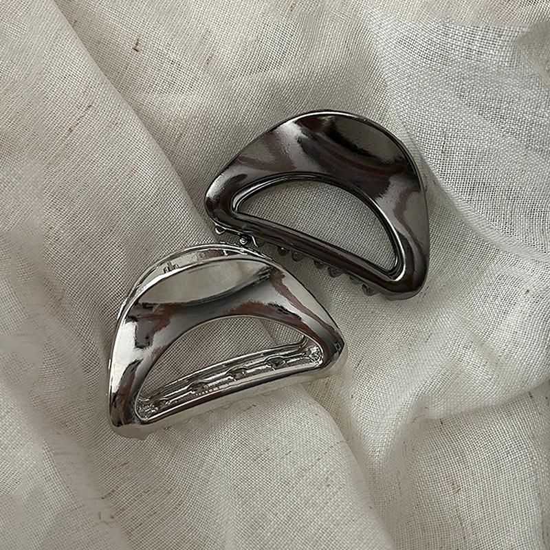 Новая корейская золотая волна змея в форме жемчуга сплава захват для волос персонализированный задний ковш акула шпилька женские модные аксессуары для волос 
Новая корейская золотая волна змея в форме жемчуга сплава захват для волос персонализированный задний ковш акула шпилька женские модные аксессуары для волос