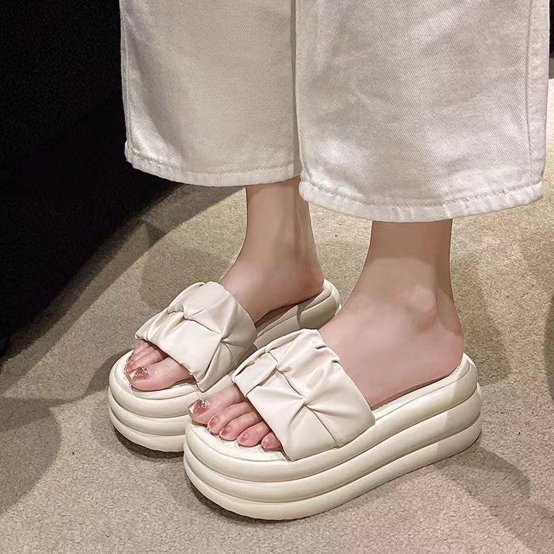 One-word drag women s high-end sense of explosion outside 2024 summer new stepping on shit muffin fashion heightening thick-soled slippers 35
One-word drag women s high-end sense of explosion outside 2024 summer new stepping on shit muffin fashion heightening thick-soled slippers 35