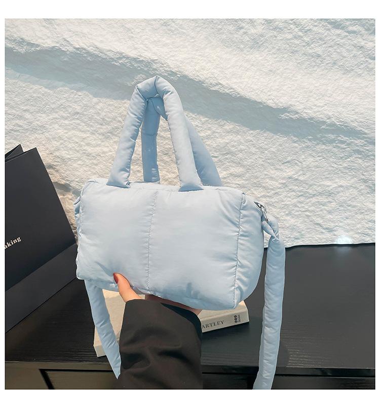 New niche design large-capacity fashion handbag casual summer personality trendy shoulder messenger tote bag синий
New niche design large-capacity fashion handbag casual summer personality trendy shoulder messenger tote bag синий