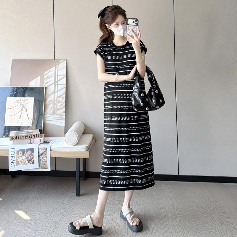 New Summer Ice Silk Maternity Dress with Short Sleeve Polo Collar and Slimming Color Block Stripes M чорний
New Summer Ice Silk Maternity Dress with Short Sleeve Polo Collar and Slimming Color Block Stripes M чорний