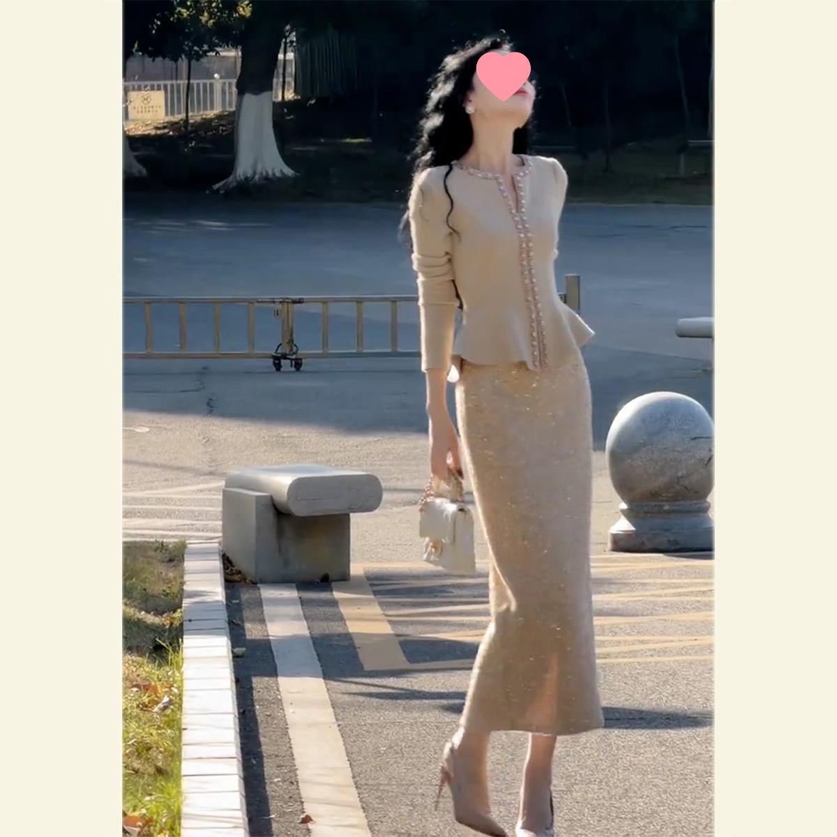 Elegant Khaki Knit Two-Piece Winter Dress with Sophisticated Young Lady Vibe M (100-115 lbs)
Elegant Khaki Knit Two-Piece Winter Dress with Sophisticated Young Lady Vibe M (100-115 lbs)