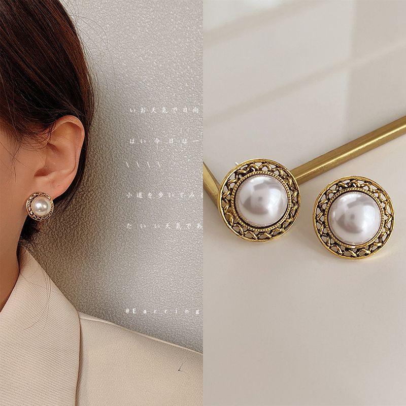 Нишевый стиль Винтажная мода Винтажные жемчужные женские серьги French Cut Out Pearl-Silver Needle
Нишевый стиль Винтажная мода Винтажные жемчужные женские серьги French Cut Out Pearl-Silver Needle