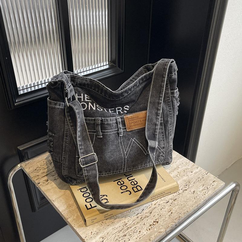 2025 fashion literary denim bag fashion casual simple shoulder bag messenger bag Japanese student class bag
2025 fashion literary denim bag fashion casual simple shoulder bag messenger bag Japanese student class bag
