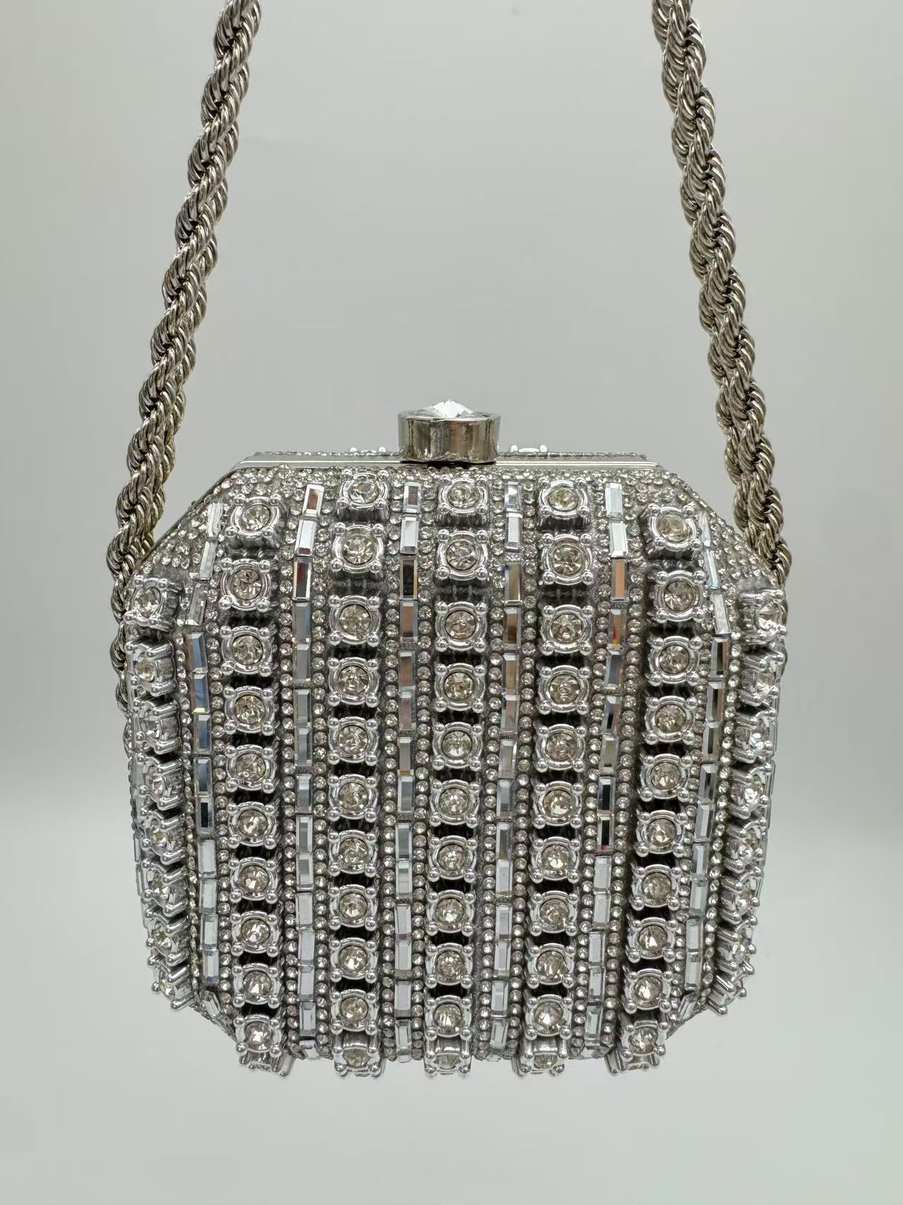 Fashion dinner bag, new pearl button handbag, formal bag shell, chain bag, crossbody bag, women s bag, bride s bag
Fashion dinner bag, new pearl button handbag, formal bag shell, chain bag, crossbody bag, women s bag, bride s bag