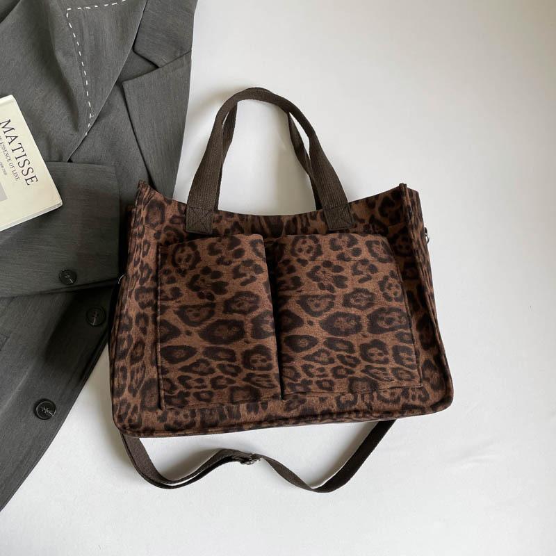 Large Capacity Casual Tote Bags Leopard Print Handbag Women s Crossbody Shoulder Bag Suitable for Daily Use And Outings Travel 35x25x14cm кавовий
Large Capacity Casual Tote Bags Leopard Print Handbag Women s Crossbody Shoulder Bag Suitable for Daily Use And Outings Travel 35x25x14cm кавовий