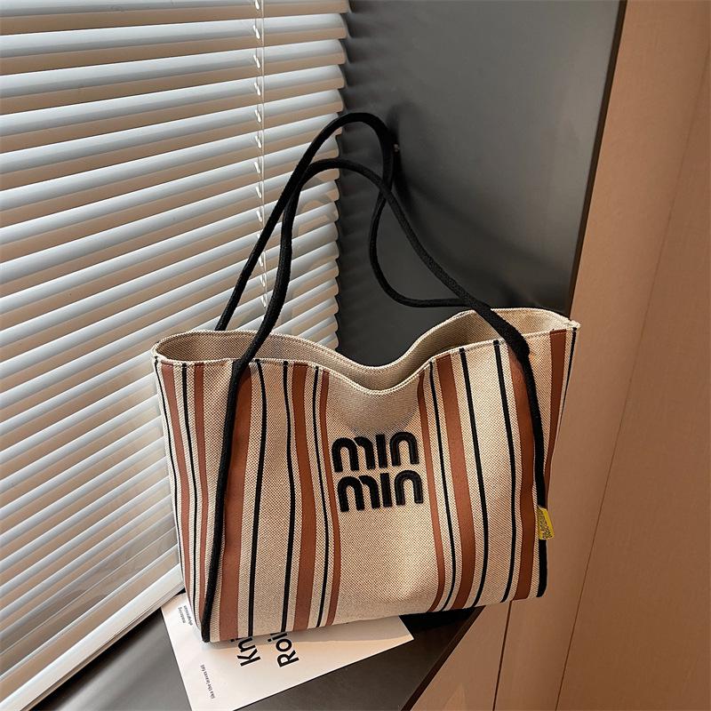 2025 Trendy Women s Large Canvas Tote: Fashionable, Versatile Shoulder Bag for Work & Commute 44cm x 29cm x 11cm
2025 Trendy Women s Large Canvas Tote: Fashionable, Versatile Shoulder Bag for Work & Commute 44cm x 29cm x 11cm