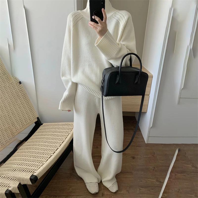 First Cut Wool Half-Neck Pullover: Warm, Loose Knit Sweater for Autumn/Winter. M
First Cut Wool Half-Neck Pullover: Warm, Loose Knit Sweater for Autumn/Winter. M