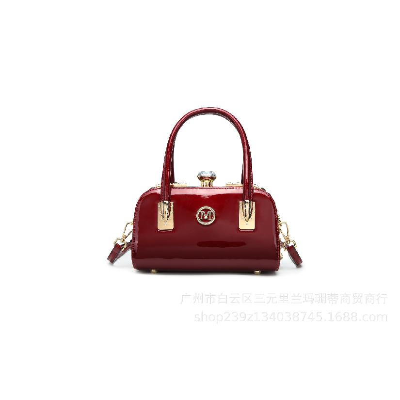 Patent Leather Glossy European and American Trendy Bright Red Wedding Women s Bag Crossbody Bag Diamond Open Bag Manufacturer Wholesale Sequins темно-зелений колір
Patent Leather Glossy European and American Trendy Bright Red Wedding Women s Bag Crossbody Bag Diamond Open Bag Manufacturer Wholesale Sequins темно-зелений колір