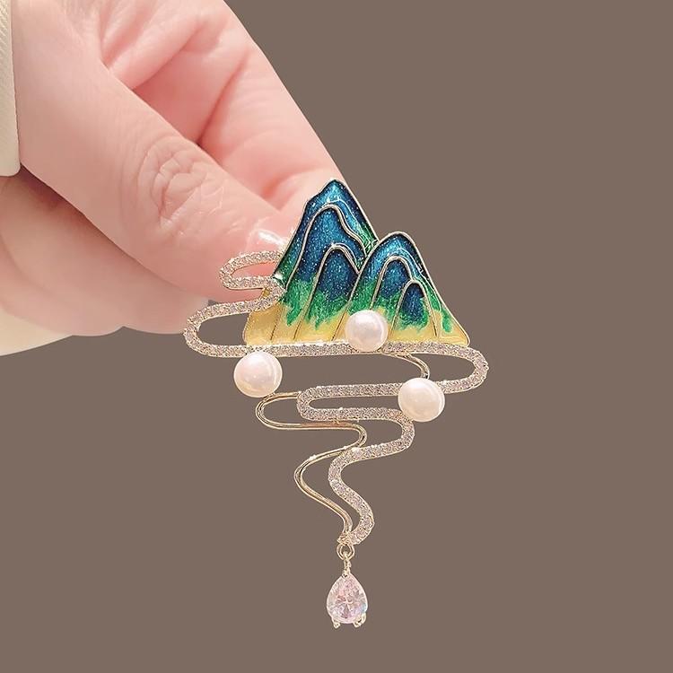 Винтажные броши в виде полых гор и реки, блестящие эмалевые значки на лацкан с пейзажной живописью из страз для женщин и мужчин, ювелирные подарки
Винтажные броши в виде полых гор и реки, блестящие эмалевые значки на лацкан с пейзажной живописью из страз для женщин и мужчин, ювелирные подарки