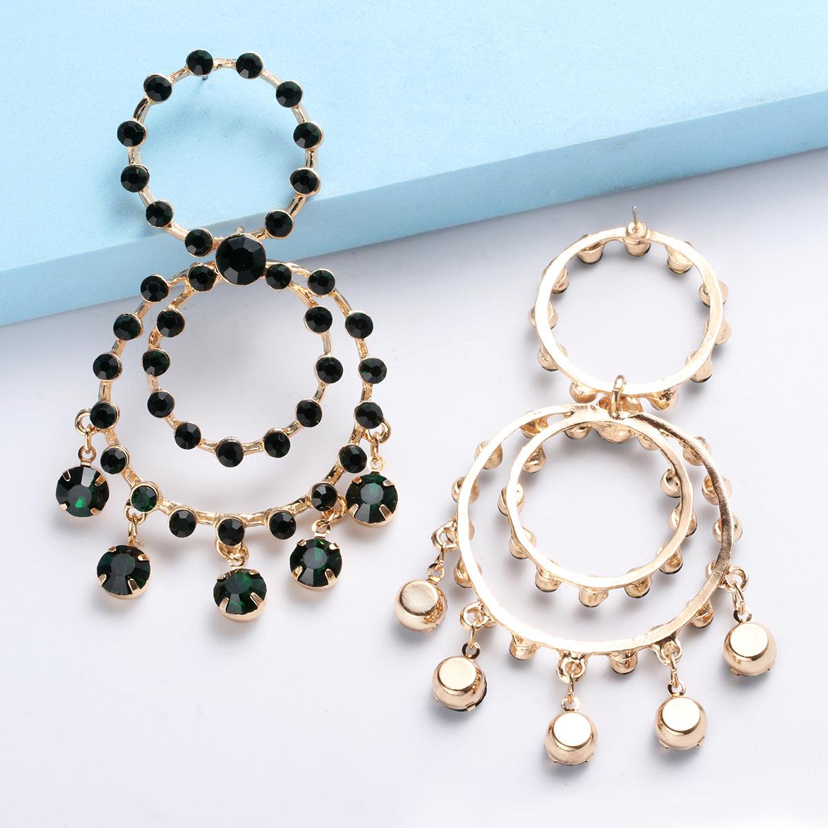 Новые европейские и американские преувеличенные модные цветные бриллиантовые круглые серьги с кисточками из сплава со стразами и бриллиантами, женские серьги
Новые европейские и американские преувеличенные модные цветные бриллиантовые круглые серьги с кисточками из сплава со стразами и бриллиантами, женские серьги