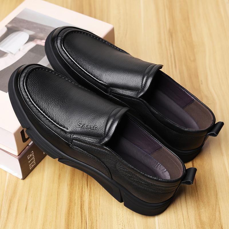 Мужские кожаные туфли с мягкой подошвой, универсальные, нескользящие, дышащие, деловые, повседневные туфли из коровьей кожи, мужские туфли 44 чёрный
Мужские кожаные туфли с мягкой подошвой, универсальные, нескользящие, дышащие, деловые, повседневные туфли из коровьей кожи, мужские туфли 44 чёрный