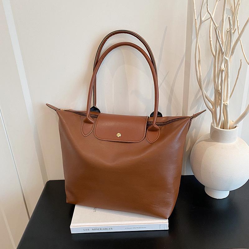 Повседневная сумка большой вместимости из мягкой ткани, женская, новая популярная сумка через плечо весна-лето 2025, модная дорожная сумка-тоут коричневый
Повседневная сумка большой вместимости из мягкой ткани, женская, новая популярная сумка через плечо весна-лето 2025, модная дорожная сумка-тоут коричневый