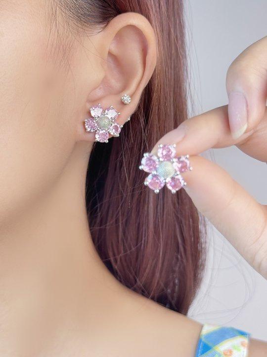 New Korean version Korean flower stud earrings niche design fashion style simple versatile stud earrings ear jewelry
New Korean version Korean flower stud earrings niche design fashion style simple versatile stud earrings ear jewelry