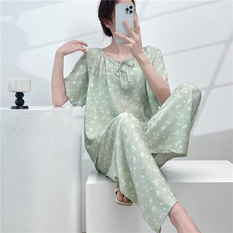 Women s Cotton Silk Floral Pajama Set - Short Sleeve Top & Long Pants, Plus Size, Wear Indoors or Outdoors One Size
Women s Cotton Silk Floral Pajama Set - Short Sleeve Top & Long Pants, Plus Size, Wear Indoors or Outdoors One Size