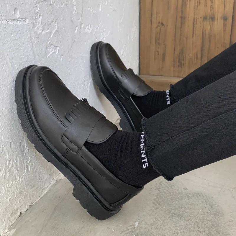 men moccasins soft Leather Men Shoes Loafers Slip On outdoor Comfortable Moccasins Flats Casual Boat Driving shoes men 46
men moccasins soft Leather Men Shoes Loafers Slip On outdoor Comfortable Moccasins Flats Casual Boat Driving shoes men 46