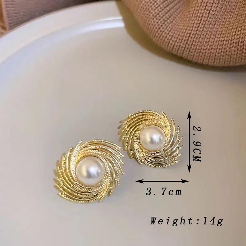Personality Rotating Metal Drop Earrings for Women Golden Metal Geometry Imitation Pearl Dangle Earrings Vintage Punk Zircon
Personality Rotating Metal Drop Earrings for Women Golden Metal Geometry Imitation Pearl Dangle Earrings Vintage Punk Zircon