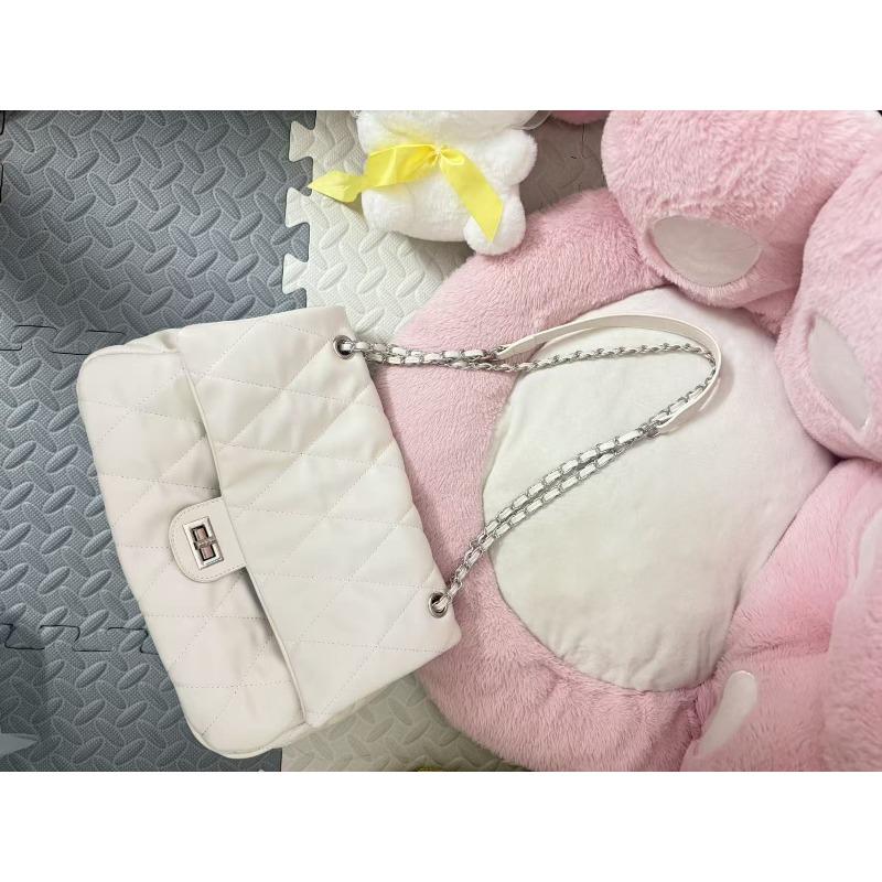 Black rhombus chain commuter bag women s new tote bag casual simple shoulder bag
Black rhombus chain commuter bag women s new tote bag casual simple shoulder bag