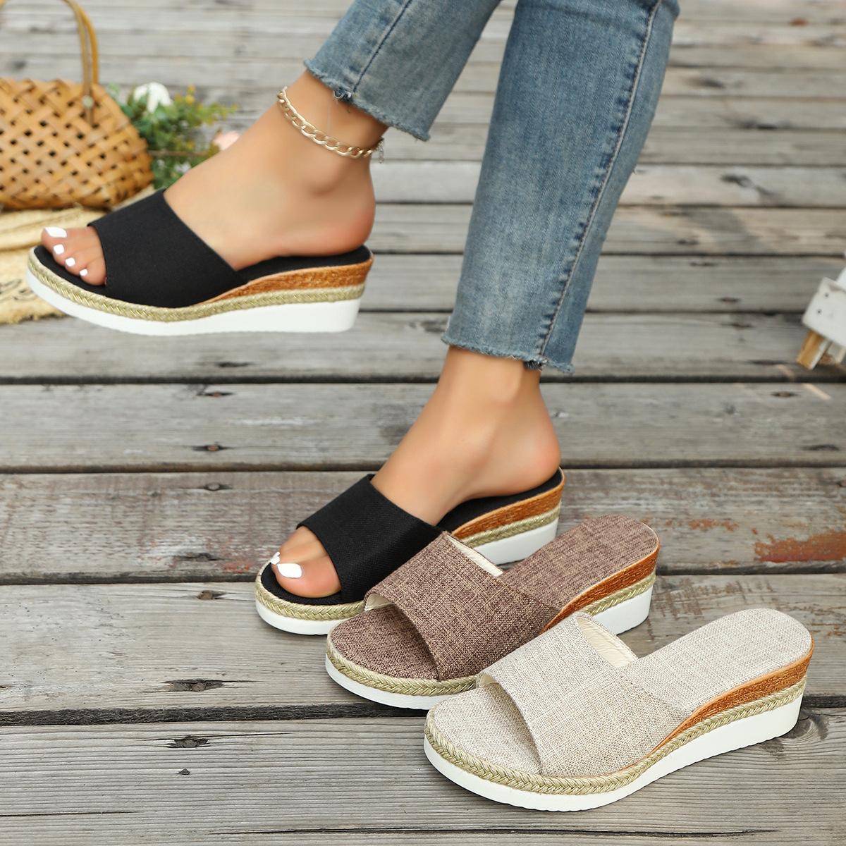 New muffin and open-toed cold slippers, one-word dragging hemp rope platform women s shoes on cloth 36 чорний
New muffin and open-toed cold slippers, one-word dragging hemp rope platform women s shoes on cloth 36 чорний
