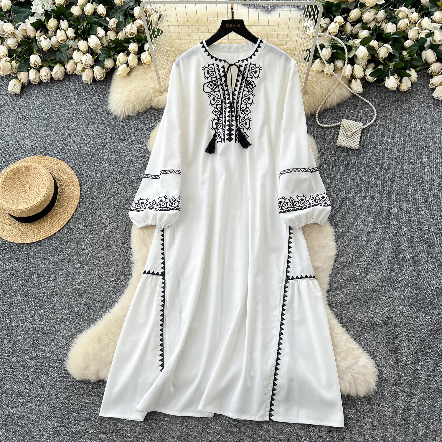 Chic Vintage Embroidered Loose Slim Elegant Fairy Korean Fashion Boho Sundress Women Clothing Long Dress One Size
Chic Vintage Embroidered Loose Slim Elegant Fairy Korean Fashion Boho Sundress Women Clothing Long Dress One Size
