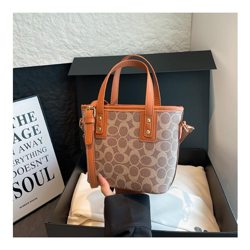 Fashion texture trend bag women s autumn new fashion messenger bag handbag bucket bag коричневий
Fashion texture trend bag women s autumn new fashion messenger bag handbag bucket bag коричневий