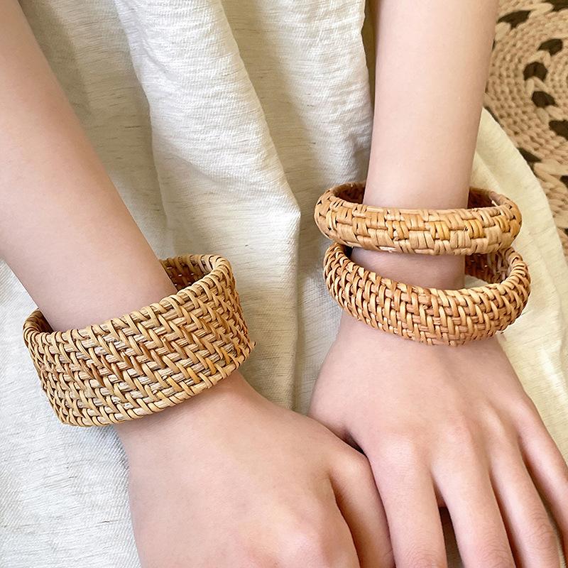 Hand-woven rattan bracelet, ethnic style, simple and high-end bracelet, fashionable and versatile temperament, niche jewelry
Hand-woven rattan bracelet, ethnic style, simple and high-end bracelet, fashionable and versatile temperament, niche jewelry