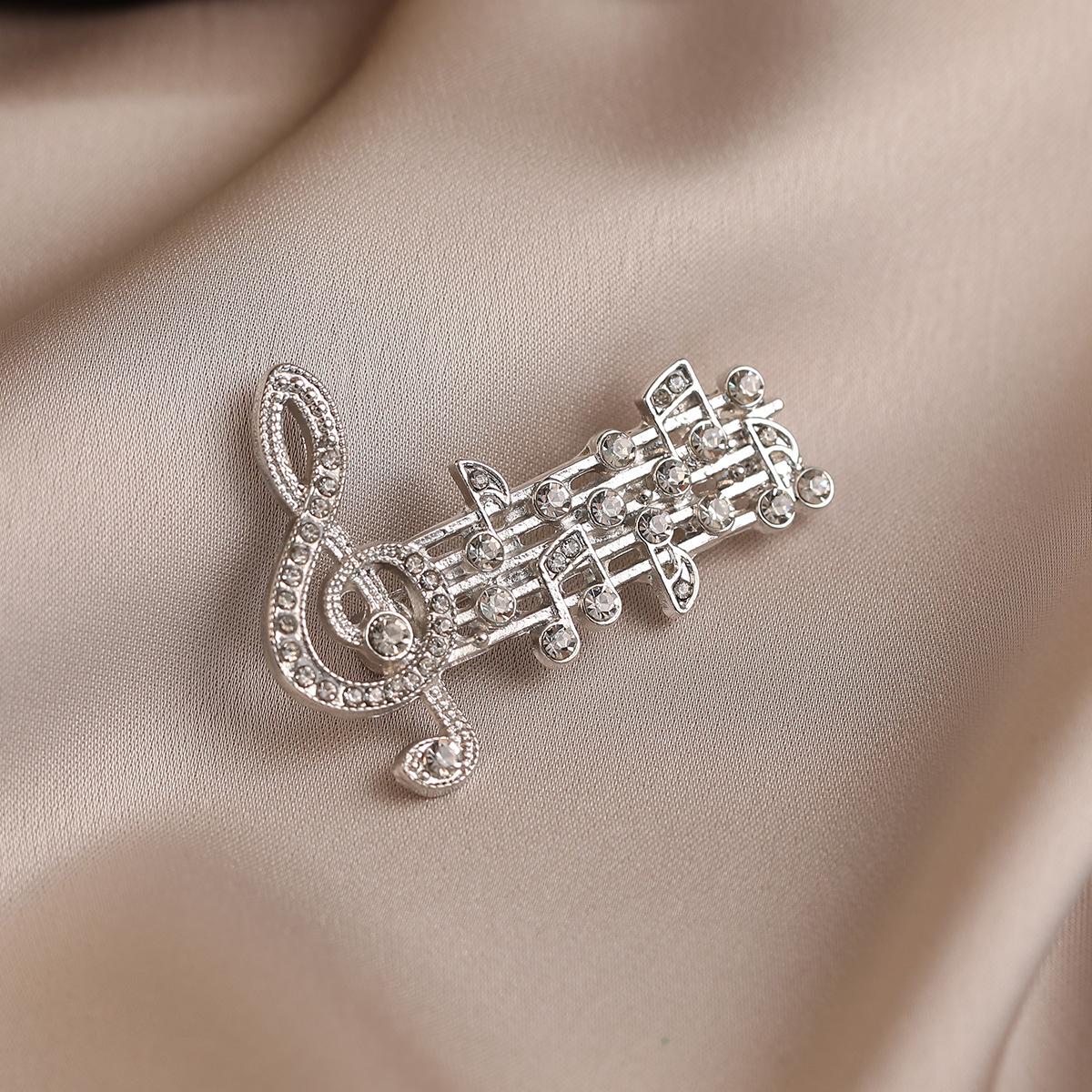 Брошь-нота источает ощущение высокого класса, легкой роскоши и нишевой креативности женского аксессуара-броши. 528#
Брошь-нота источает ощущение высокого класса, легкой роскоши и нишевой креативности женского аксессуара-броши. 528#