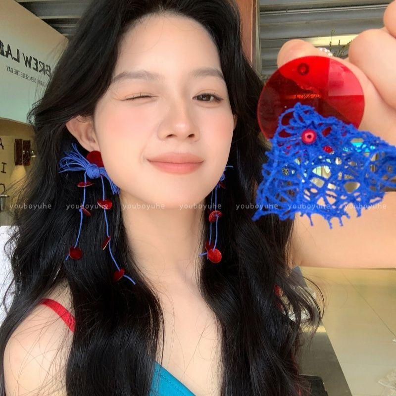 Retro red blue mesh contrasting color earrings women s simple niche personality design sense versatile stud earrings high sense earrings
Retro red blue mesh contrasting color earrings women s simple niche personality design sense versatile stud earrings high sense earrings