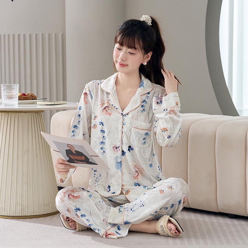 2025 Women s Thickened Golden Velvet Pajama Set - Long Sleeve, Long Pants, Korean Style, Outerwear-Compatible for Autumn and Winter M
2025 Women s Thickened Golden Velvet Pajama Set - Long Sleeve, Long Pants, Korean Style, Outerwear-Compatible for Autumn and Winter M