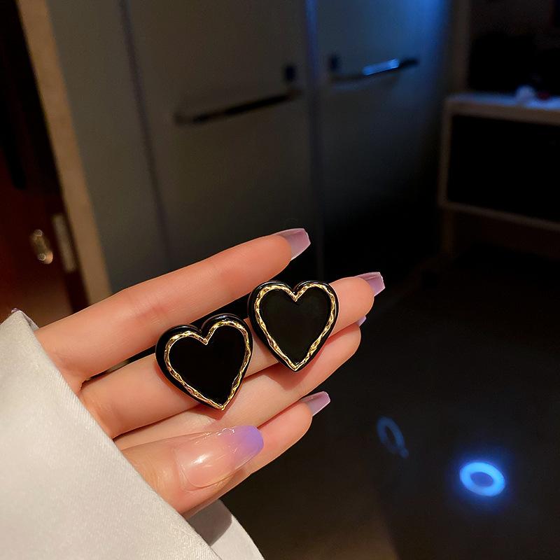 Silver Needle Black Earrings Women s Korean Sweet and Cool Trend Sense Dark Wind Stud Earrings Temperament Niche Light Luxury Earrings
Silver Needle Black Earrings Women s Korean Sweet and Cool Trend Sense Dark Wind Stud Earrings Temperament Niche Light Luxury Earrings