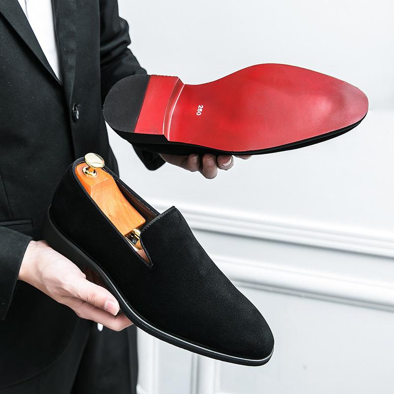 Sleeve men s shoes casual loafers pointed frosted leather red sole British fashion one-pedal leather shoes 38 чёрный
Sleeve men s shoes casual loafers pointed frosted leather red sole British fashion one-pedal leather shoes 38 чёрный