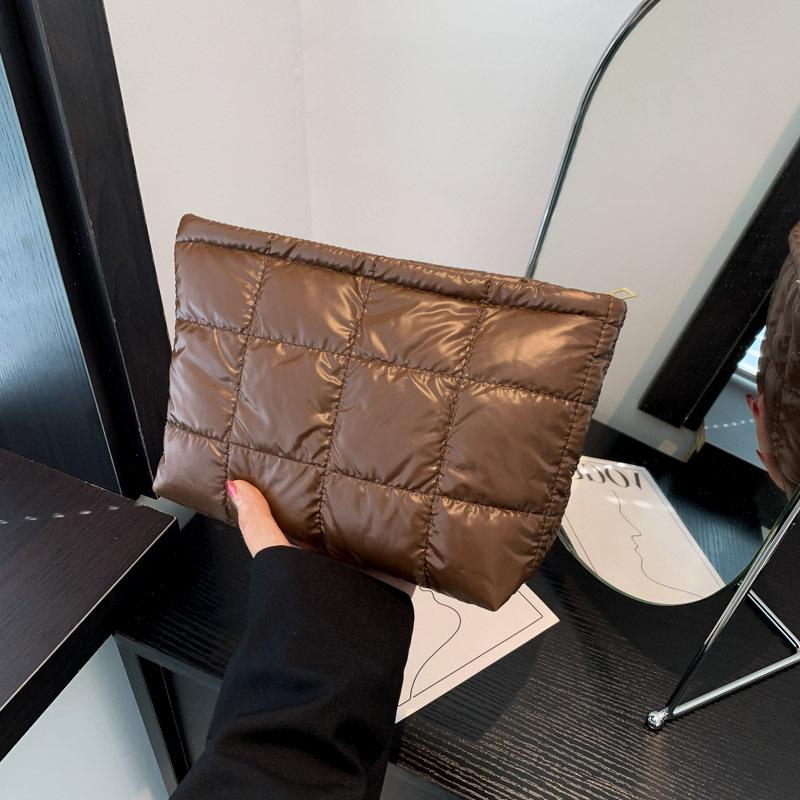 Quilted Cosmetic Bag for Women Large Padded Makeup Organizer Travel-Friendly Makeup Storage Bag Solid Color Toiletry Bag коричневий
Quilted Cosmetic Bag for Women Large Padded Makeup Organizer Travel-Friendly Makeup Storage Bag Solid Color Toiletry Bag коричневий