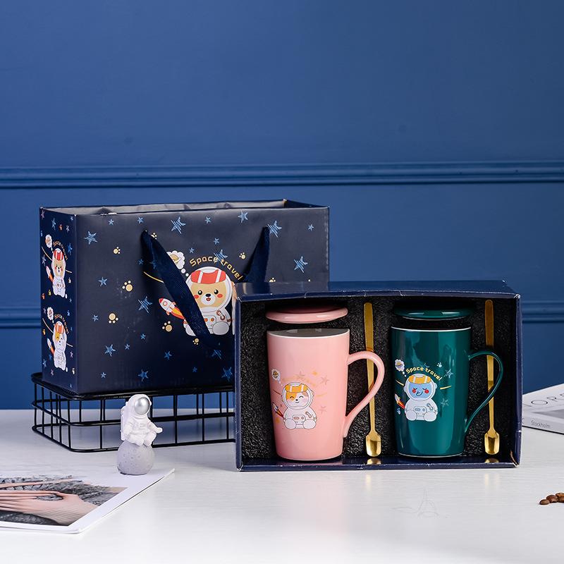 Пара кружек для пары животных-космонавтов, китайский День святого Валентина, керамическая кружка, золотые украшения, подарок на мероприятие, чашка 380ML
Пара кружек для пары животных-космонавтов, китайский День святого Валентина, керамическая кружка, золотые украшения, подарок на мероприятие, чашка 380ML