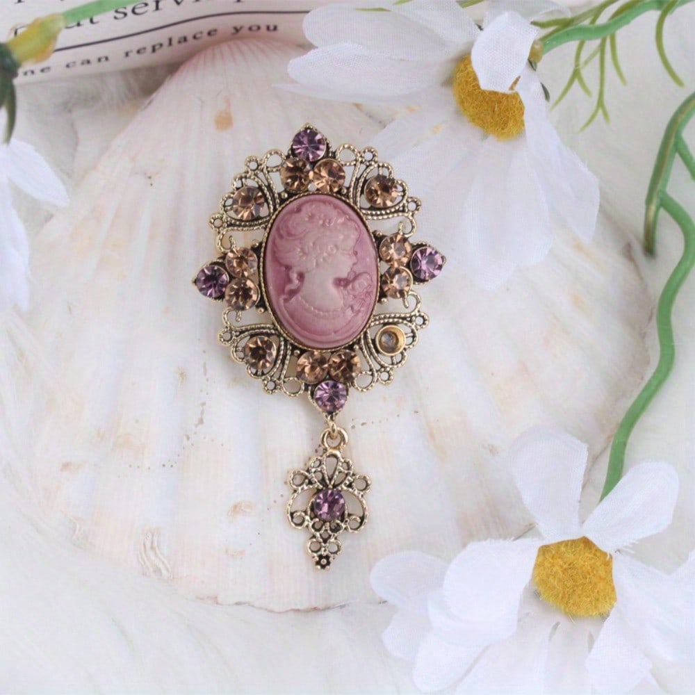 1pc Vintage Victorian Women s Exquisite Brooch, Pin Jewelry -Retro Elegant, Fashionable, Unique Design, for Scarves/Jackets/Bags
1pc Vintage Victorian Women s Exquisite Brooch, Pin Jewelry -Retro Elegant, Fashionable, Unique Design, for Scarves/Jackets/Bags