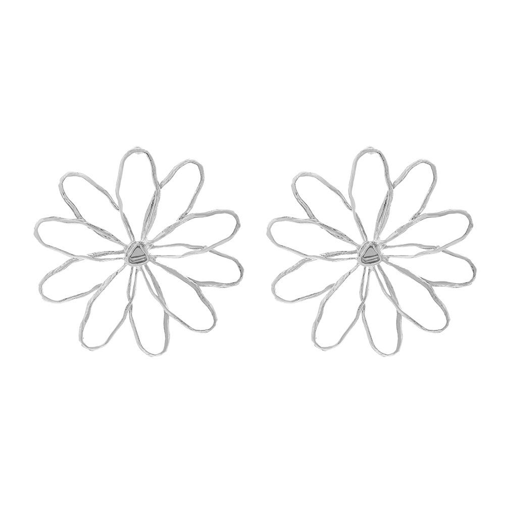 Metal Hollow Flower Stud Earrings for Women New Exaggerated Minimalist Design Zircon Party AccessoriesZAA медный
Metal Hollow Flower Stud Earrings for Women New Exaggerated Minimalist Design Zircon Party AccessoriesZAA медный