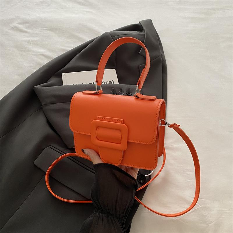 Портативная маленькая квадратная сумка женская 2025 осень новая мода простая плечевая сумка с пряжкой ремня модная сумка-мессенджер оранжевый
Портативная маленькая квадратная сумка женская 2025 осень новая мода простая плечевая сумка с пряжкой ремня модная сумка-мессенджер оранжевый
