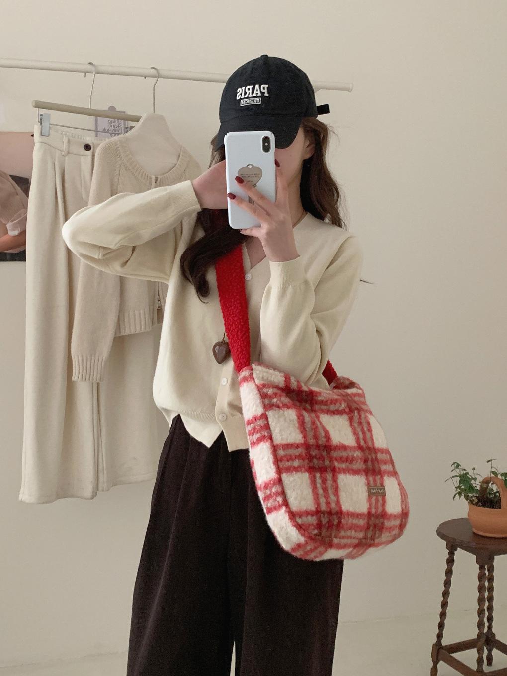 Plaid College Girls Shoulder Bags Christmas Portable Female Tote Handbags Large Capacity Ladies Retro Striped Crossbody Bag красный
Plaid College Girls Shoulder Bags Christmas Portable Female Tote Handbags Large Capacity Ladies Retro Striped Crossbody Bag красный