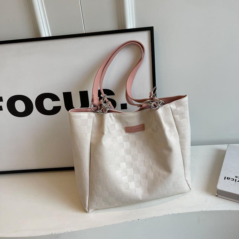 Сумка большой вместимости женская 2024 новая текстурированная тисненая клетчатая сумка для класса и поездок, универсальная наплечная сумка-тоут
Сумка большой вместимости женская 2024 новая текстурированная тисненая клетчатая сумка для класса и поездок, универсальная наплечная сумка-тоут