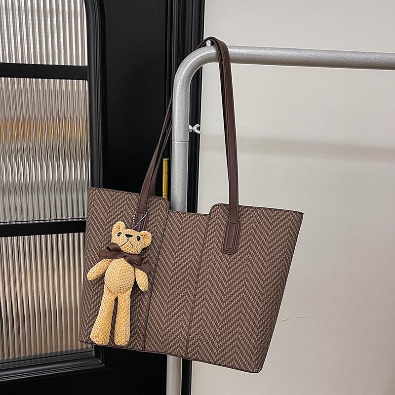 Трендовая, модная и универсальная сумка-тоут большой вместимости для женщин 2025 новая текстура для поездок на работу, женская сумка на плечо в зарубежном стиле
Трендовая, модная и универсальная сумка-тоут большой вместимости для женщин 2025 новая текстура для поездок на работу, женская сумка на плечо в зарубежном стиле