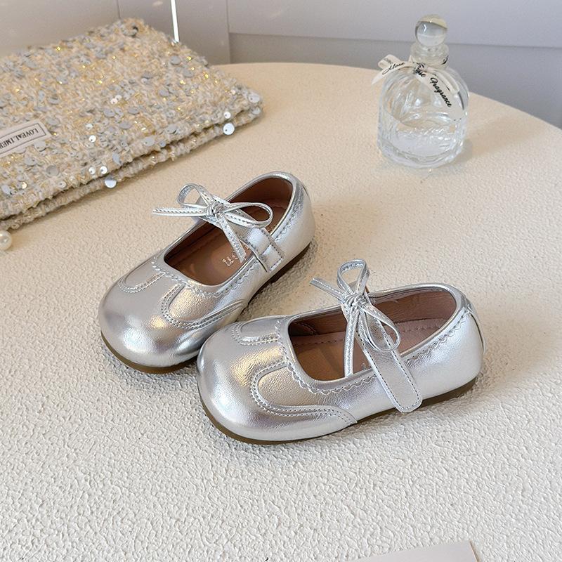 Маленькие кожаные туфельки для девочки 2025 осень новая детская обувь для малышей с мягкой подошвой и нескользящей подошвой туфли-лодочки для девочек с мелким вырезом 30 серебряный