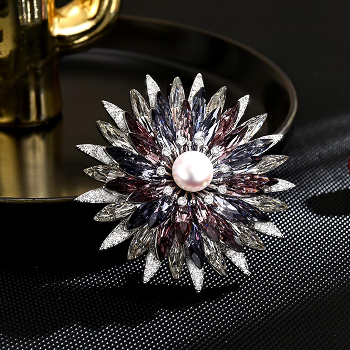 Women s Light Luxury Design Elegant Imitation Pearl Flower Brooch Fashionable And Versatile Niche Design Sense Brooch
Women s Light Luxury Design Elegant Imitation Pearl Flower Brooch Fashionable And Versatile Niche Design Sense Brooch