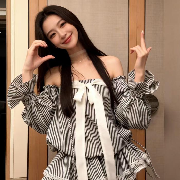 One-word shoulder bow striped tube top dress women s summer French temperament waist huge good-looking cake short skirt XL
One-word shoulder bow striped tube top dress women s summer French temperament waist huge good-looking cake short skirt XL