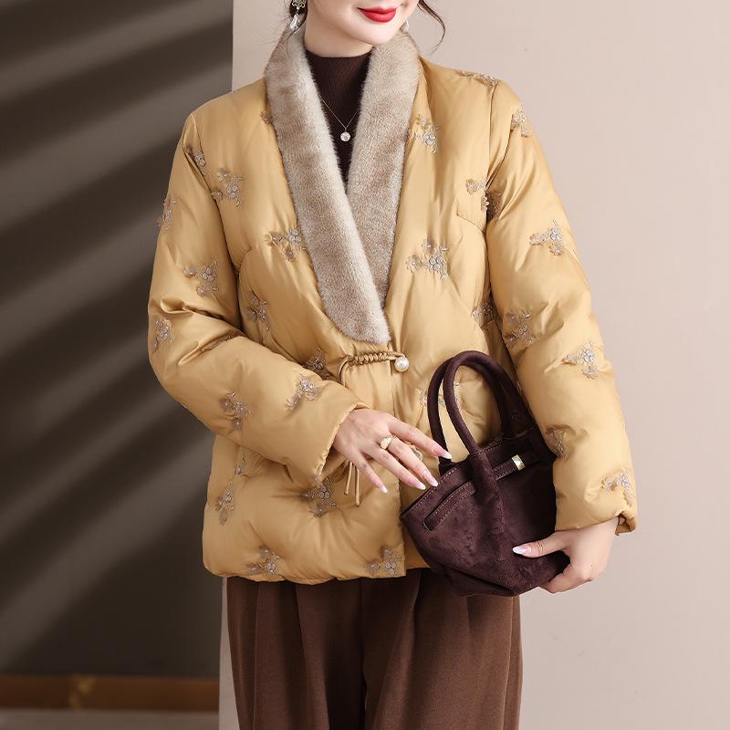 New Chinese Style Patchwork Down Jacket - Winter Embroidered Fur Collar Coat for Middle-Aged & Elderly Women 5XL (for 150-165 kg) includes 125g down
New Chinese Style Patchwork Down Jacket - Winter Embroidered Fur Collar Coat for Middle-Aged & Elderly Women 5XL (for 150-165 kg) includes 125g down