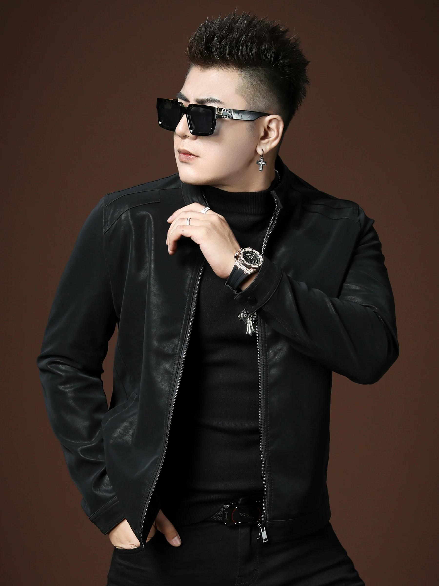 European Station Autumn and Winter 2025 New Men s Leather Jacket Trendy Casual Stand Collar Leather Coat Men s Motorcycle Jacket 3XL чёрный
European Station Autumn and Winter 2025 New Men s Leather Jacket Trendy Casual Stand Collar Leather Coat Men s Motorcycle Jacket 3XL чёрный