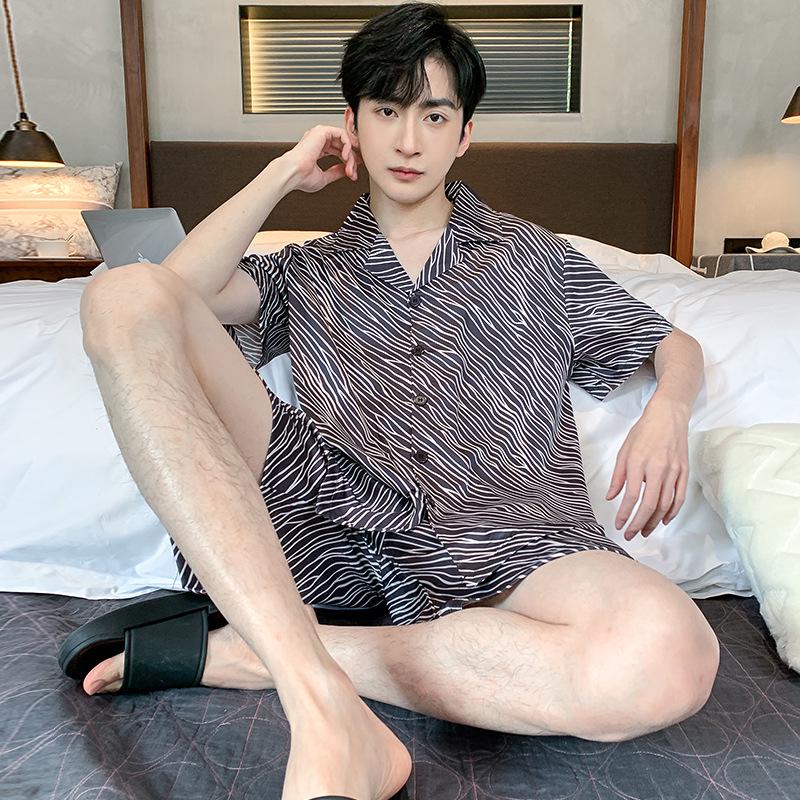 Men s Ice Silk Pajama Set: Short-Sleeved Lapel Cardigan with Shorts for Casual Wear or Home Lounge. XL
Men s Ice Silk Pajama Set: Short-Sleeved Lapel Cardigan with Shorts for Casual Wear or Home Lounge. XL