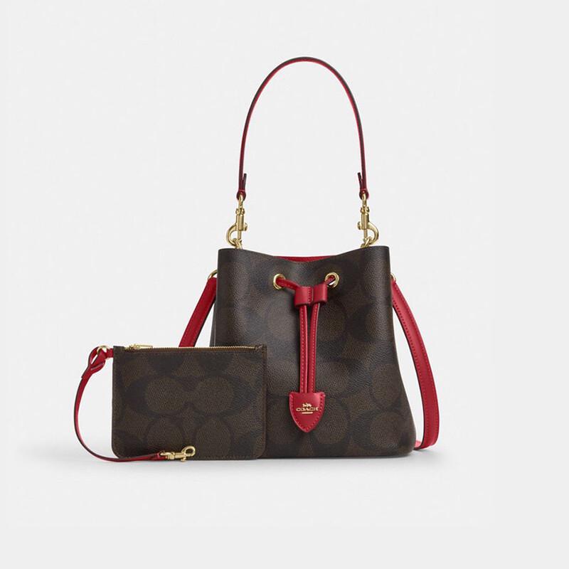 COACH Rowan 21 Classic Logo Crossbody Bucket Bag 21.5 x 14 x 21.5 cm
COACH Rowan 21 Classic Logo Crossbody Bucket Bag 21.5 x 14 x 21.5 cm