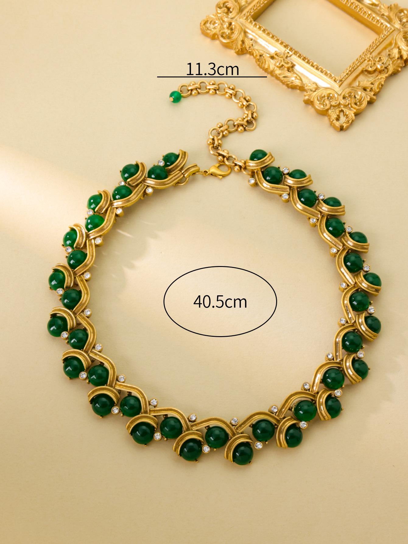 Qingdao Medieval Vintage Elegant Retro Emerald Necklace Court Pendant Wave Diamond Green Gemstone
Qingdao Medieval Vintage Elegant Retro Emerald Necklace Court Pendant Wave Diamond Green Gemstone