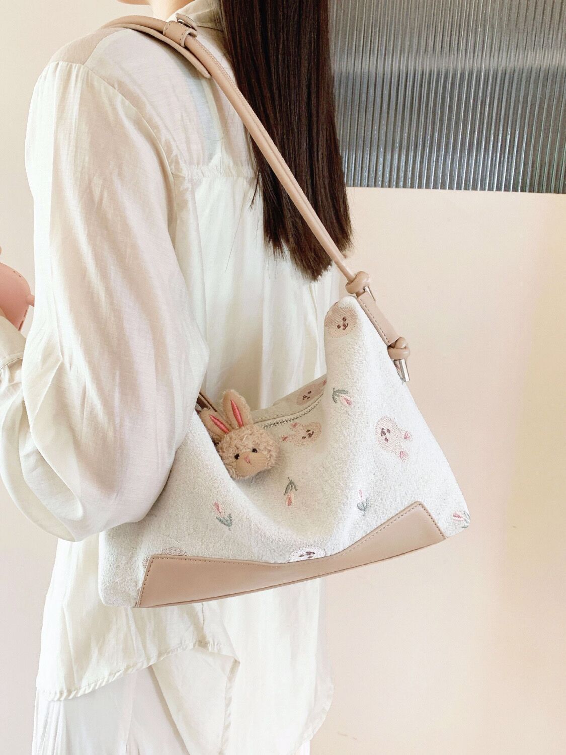 Холщовая сумка большой вместимости, женская новая сумка через плечо для поездок на работу, милый дизайн для колледжа
Холщовая сумка большой вместимости, женская новая сумка через плечо для поездок на работу, милый дизайн для колледжа