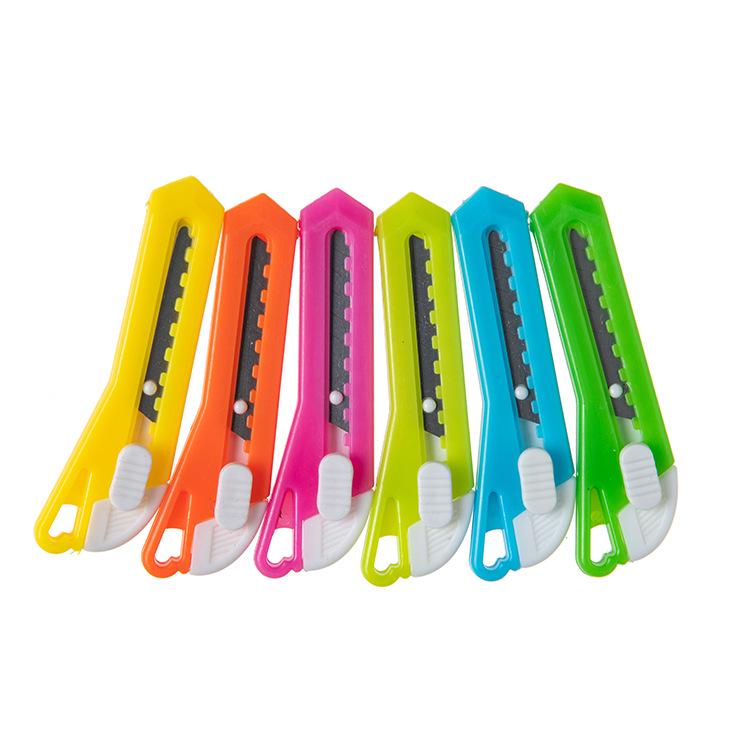 Mini Cartoon Portable Utility Knife - Carrot, Dolphin, Whale Art Cutting Tool for Students
Mini Cartoon Portable Utility Knife - Carrot, Dolphin, Whale Art Cutting Tool for Students