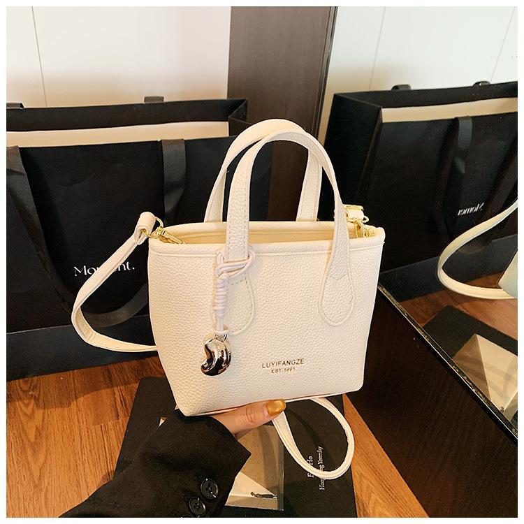 Маленькая женская сумка-ведро, сумка-корзина для овощей, 2025 год, новая, мини-сумка через плечо премиум-класса белый
Маленькая женская сумка-ведро, сумка-корзина для овощей, 2025 год, новая, мини-сумка через плечо премиум-класса белый